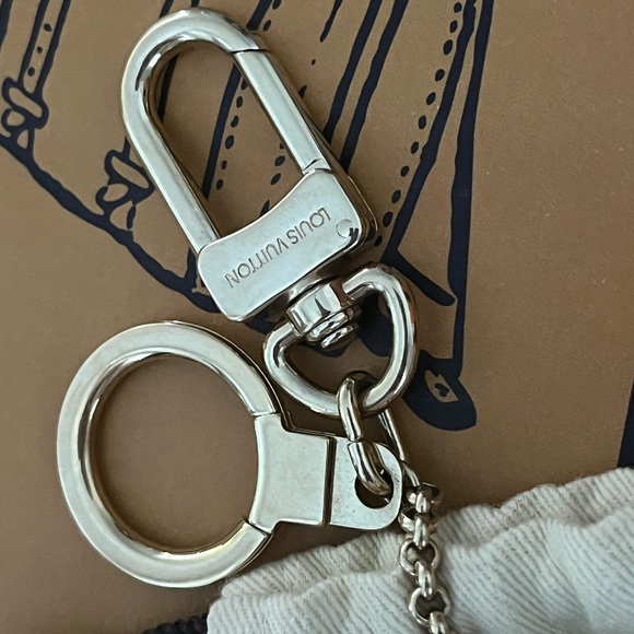 Louis Vuitton Jack and Lucie Charm - Picture 15 of 16